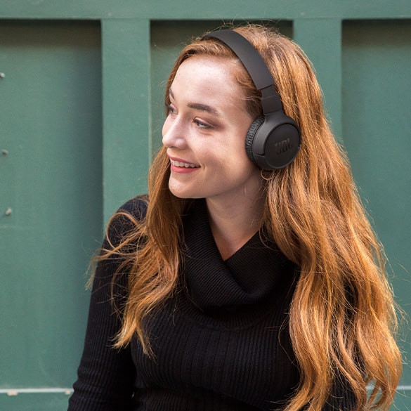 ON-EAR HEADPHONES   With On-Ear headphones, the ear pads rest on the ear, but a soft surface will not cause your ears to ache. The ears are not completely closed off, which means that environmental sounds can still be heard slightly.