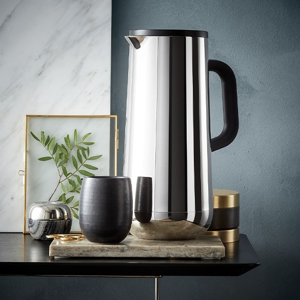 Insulation Drinkware  Steal the show at the next meeting with a chic thermos jug and enjoy hot coffee or tea for hours!