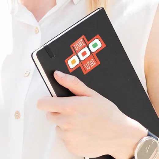 Adesivi in ​​vinile Gli adesivi in ​​vinile sono di uso generale e possono essere utilizzati su diverse superfici.