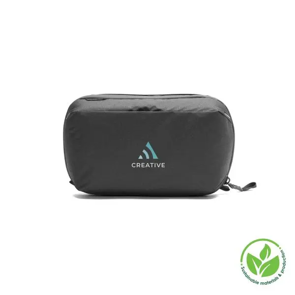 Peak Design Wash Pouch  Toiletry bag (2,5 L) Hangs via an aluminium hook 100% recycled nylon Organized pockets Personalisation with a thermal print
