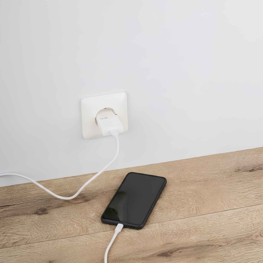 GRUNDIG USB-C Charger GaN 20W in outlet white.jpg
