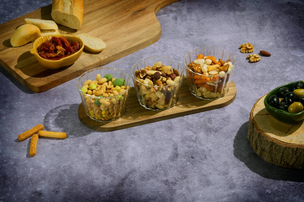 ALPINA Snack Serving Tray 31x10.5x6cm with food.jpg