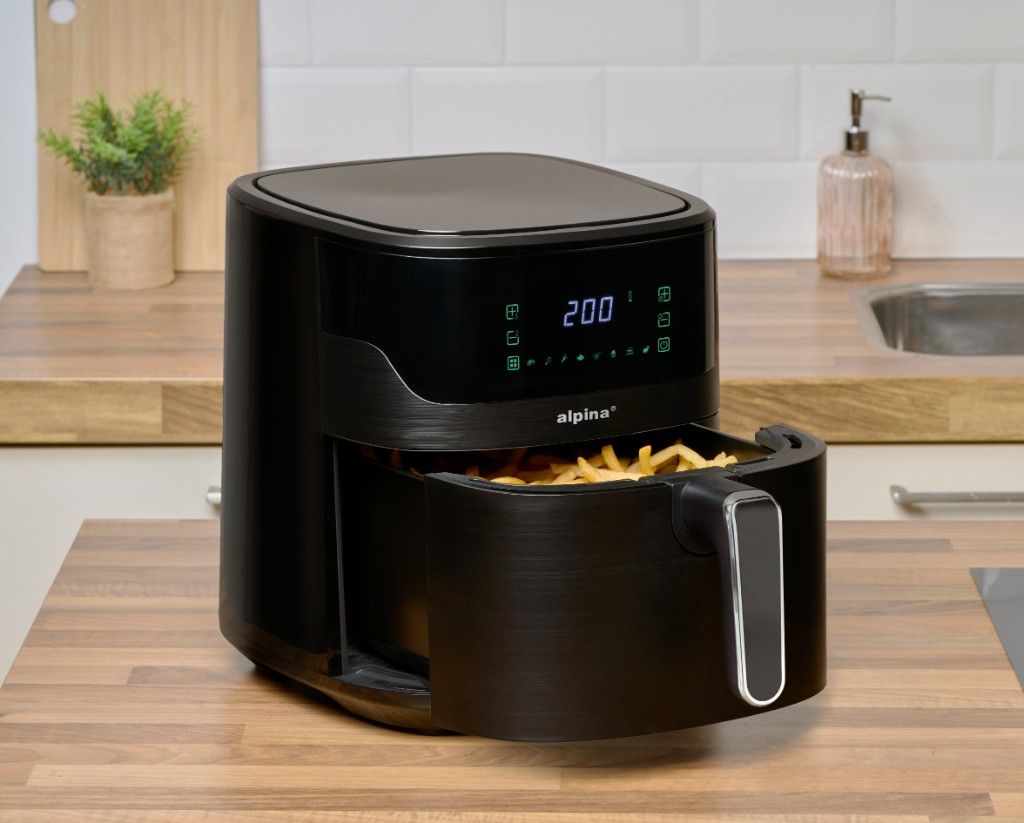 ALPINA Air Fryer 6L 1600W black with fries.jpg