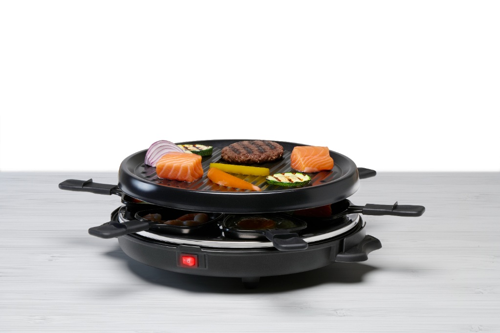 ALPINA Raclette Grill 800W Oval black on table.jpg