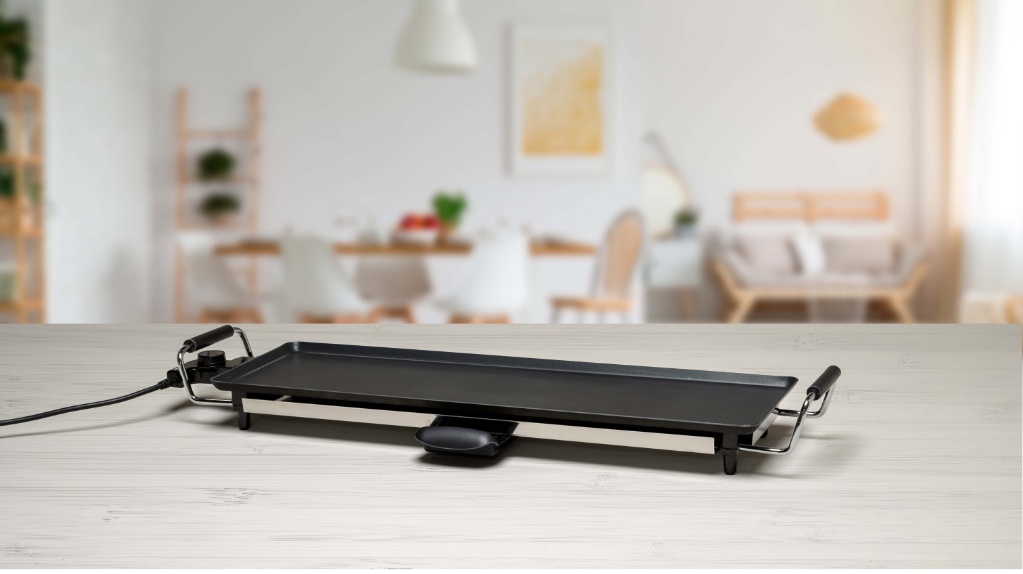 ALPINA Grill Teppanyaki 230V 2000W 70x23cm black in kitchen.jpg