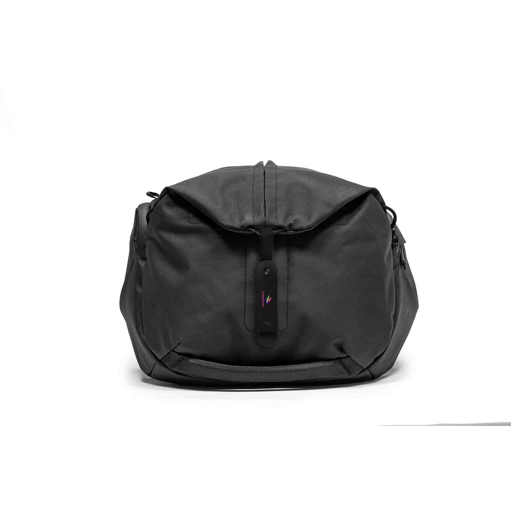 bags-travel-duffel35L-black-tag.jpg